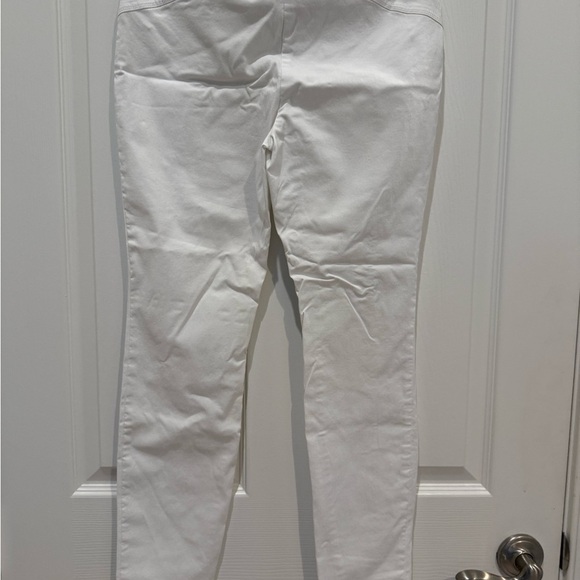 INC White Women's Jeans with Zipper Accents. Size 10p - Picture 2 of 6